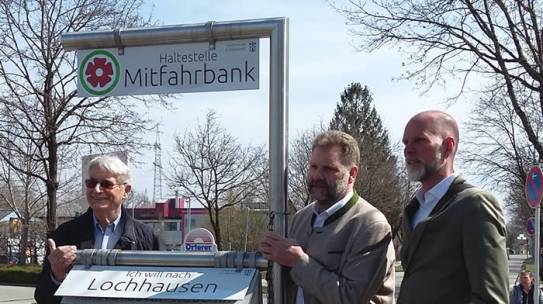 Einweihung der Gröbenzeller Mitfahrbank